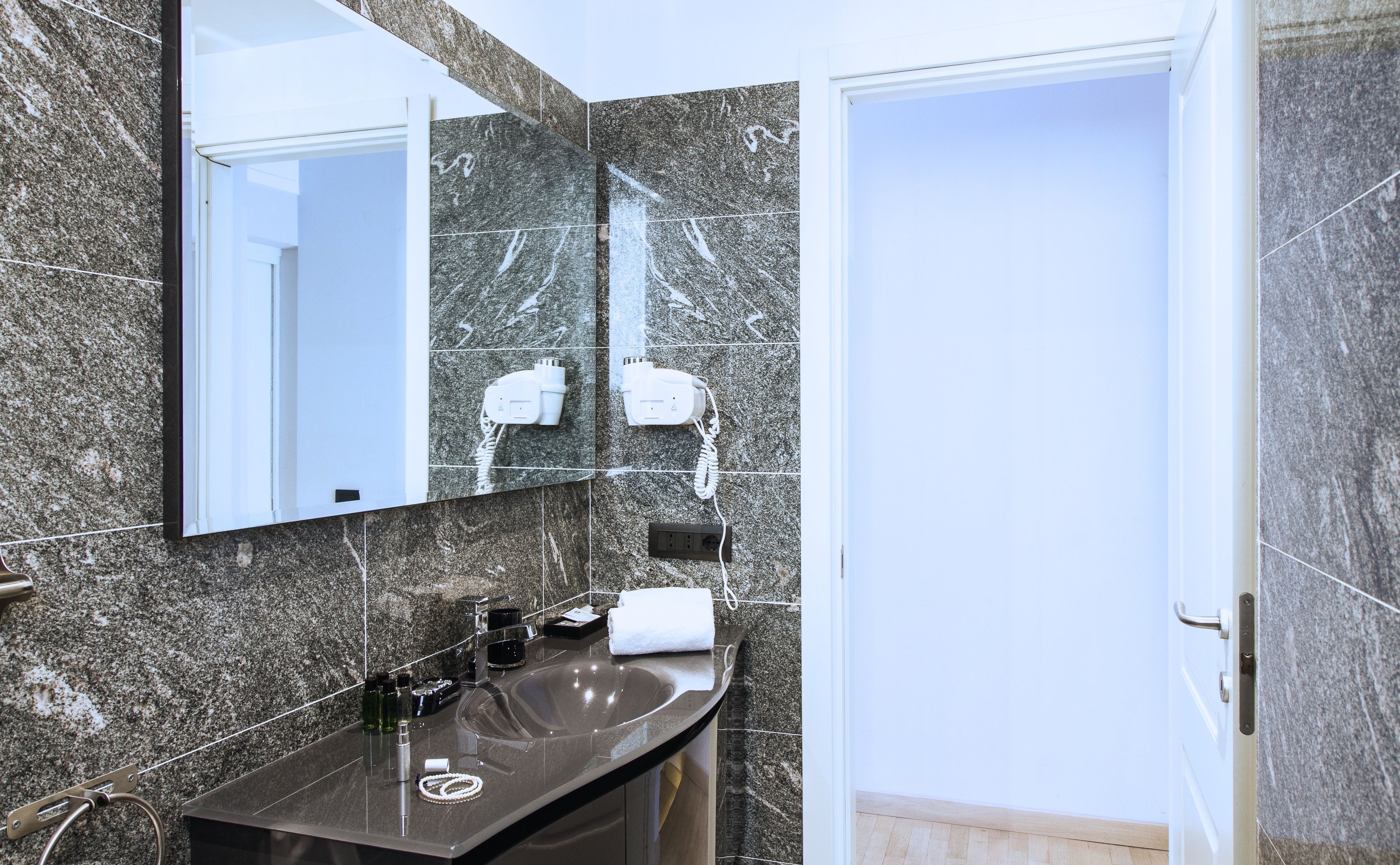 Photo - Aiello Rooms