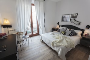 Double Room | In-room safe, desk, soundproofing, iron/ironing board - Maison Coquette (Rome)
