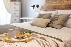 Superior Triple Room | In-room safe, desk, soundproofing, iron/ironing board - Maison Coquette (Rome)