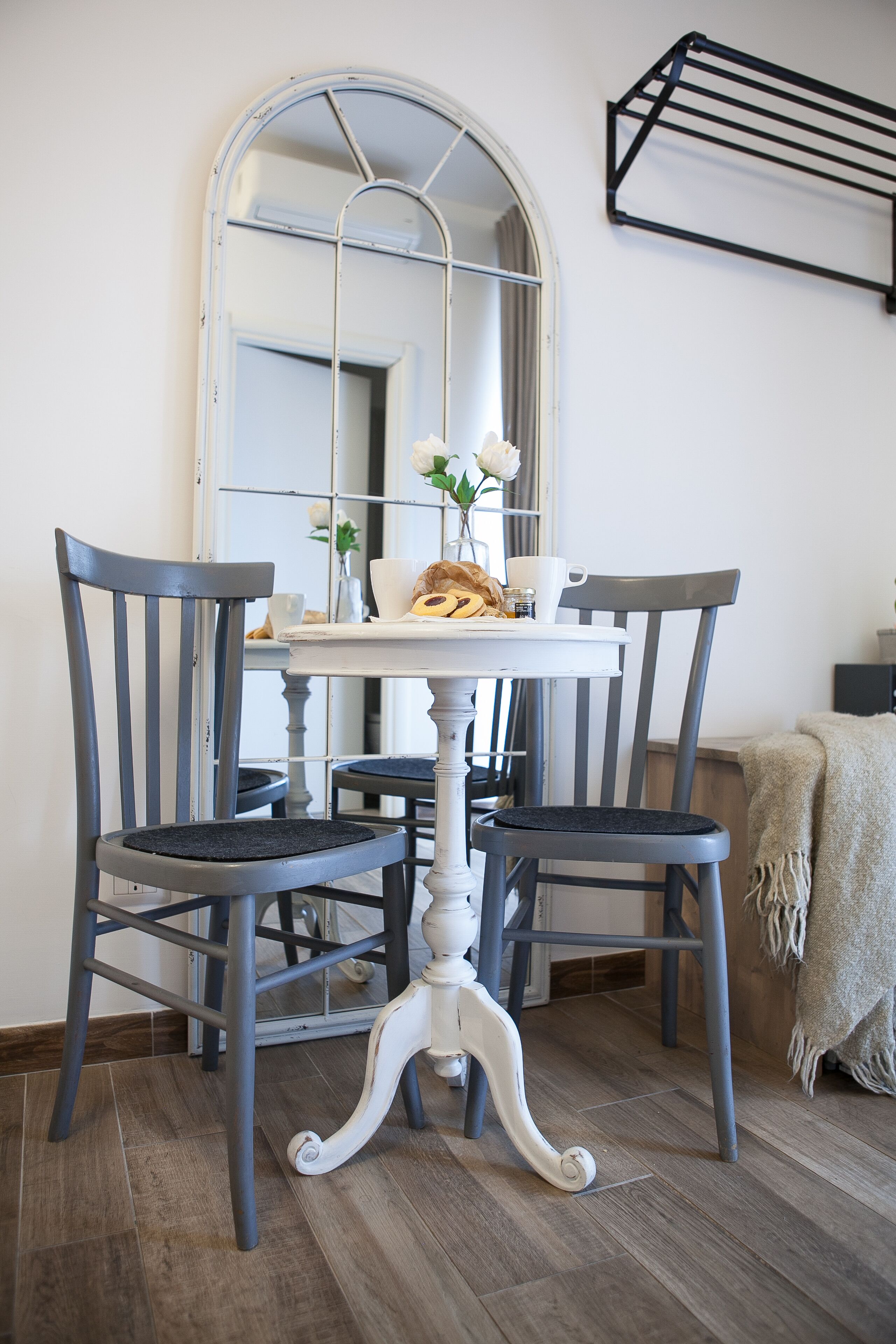 Camera doppia | Una cassaforte in camera, una scrivania, insonorizzazione