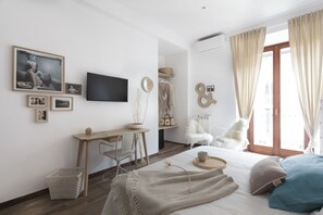 In-room safe, desk, soundproofing, iron/ironing board - Maison Coquette (Rome)
