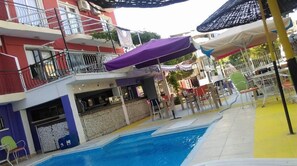 Outdoor pool, pool umbrellas, pool loungers - Selay Hotel (Kusadasi)