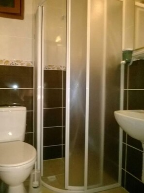 Shower, free toiletries, hair dryer, slippers