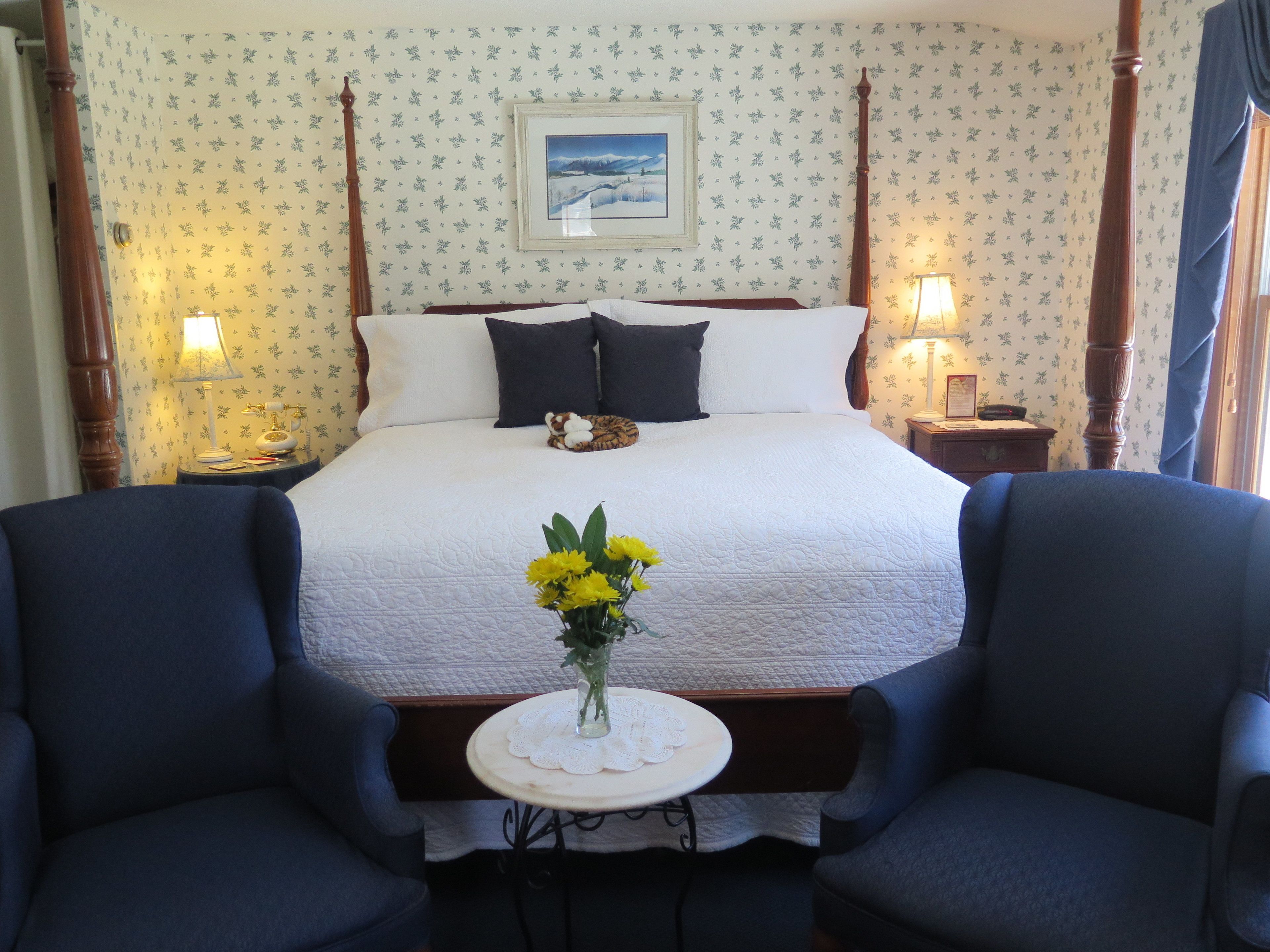 Colchones con pillow-top, decoración personalizada y muebles diferentes 