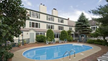 Seasonal outdoor pool, open 10:00 AM to 9:00 PM, pool loungers
