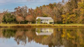 Habitación, baño privado (Sweet Surrender Cottage) | Decoración personalizada y muebles diferentes