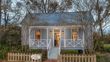 Room, Private Bathroom (Country Garden Cottage) | Individually decorated, individually furnished, laptop workspace