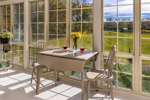 Room, Private Bathroom (Sweet Surrender Cottage) | In-room dining - Maison D'Memoire Bed & Breakfast Cottages (Rayne)