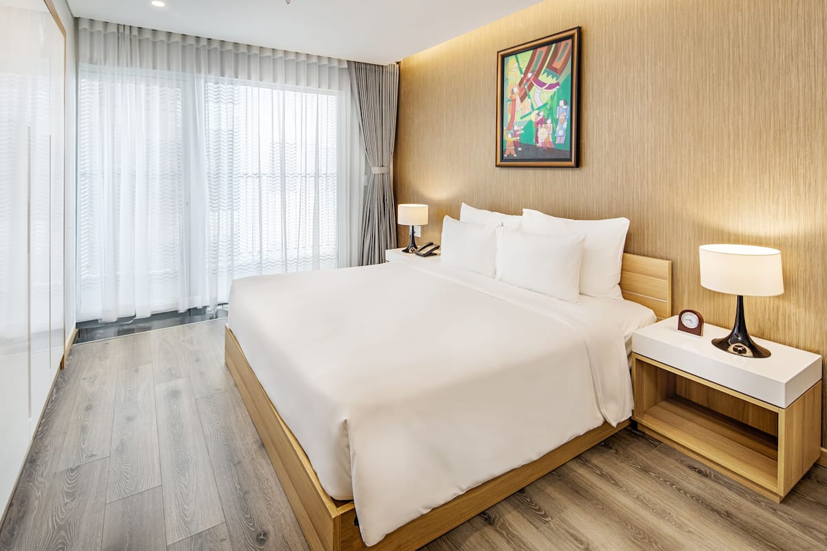 Standard Suite, 2 Bedrooms | 2 bedrooms, minibar, in-room safe, desk