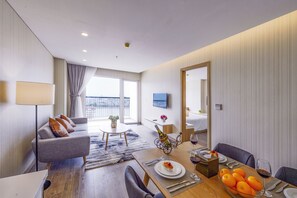 LCD TV, fireplace - Zen Diamond Suites Hotel (Da Nang)