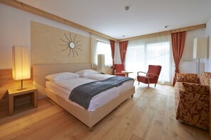 Värdeförvaringsskåp på rummet, skrivbord, gratis wi-fi och sängkläder