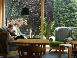 Lobby-lounge