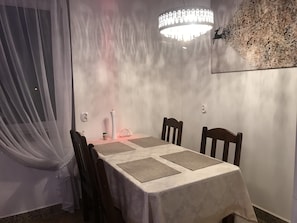 Daily continental breakfast (PLN 20 per person)