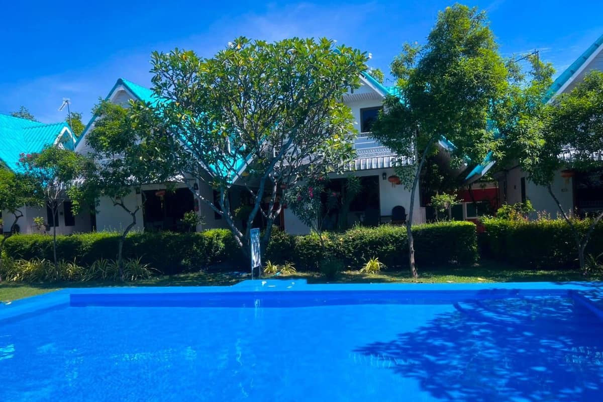 Poolside Villa | Minibar, una cassaforte in camera, tende oscuranti, Wi-Fi gratuito
