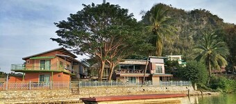 Golden Dragon Resort