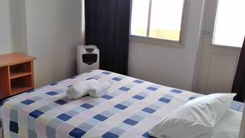 Apartment, 3 Bedrooms, Bay View, Sea Facing | 3 bedrooms, in-room safe, desk, iron/ironing board