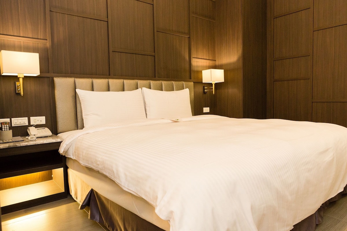 executive double room (for half board plan, dinner is served 20:00 - 22:00, last admission is 21:30) | in-room safe, desk, blackout curtains, iron/ironing board