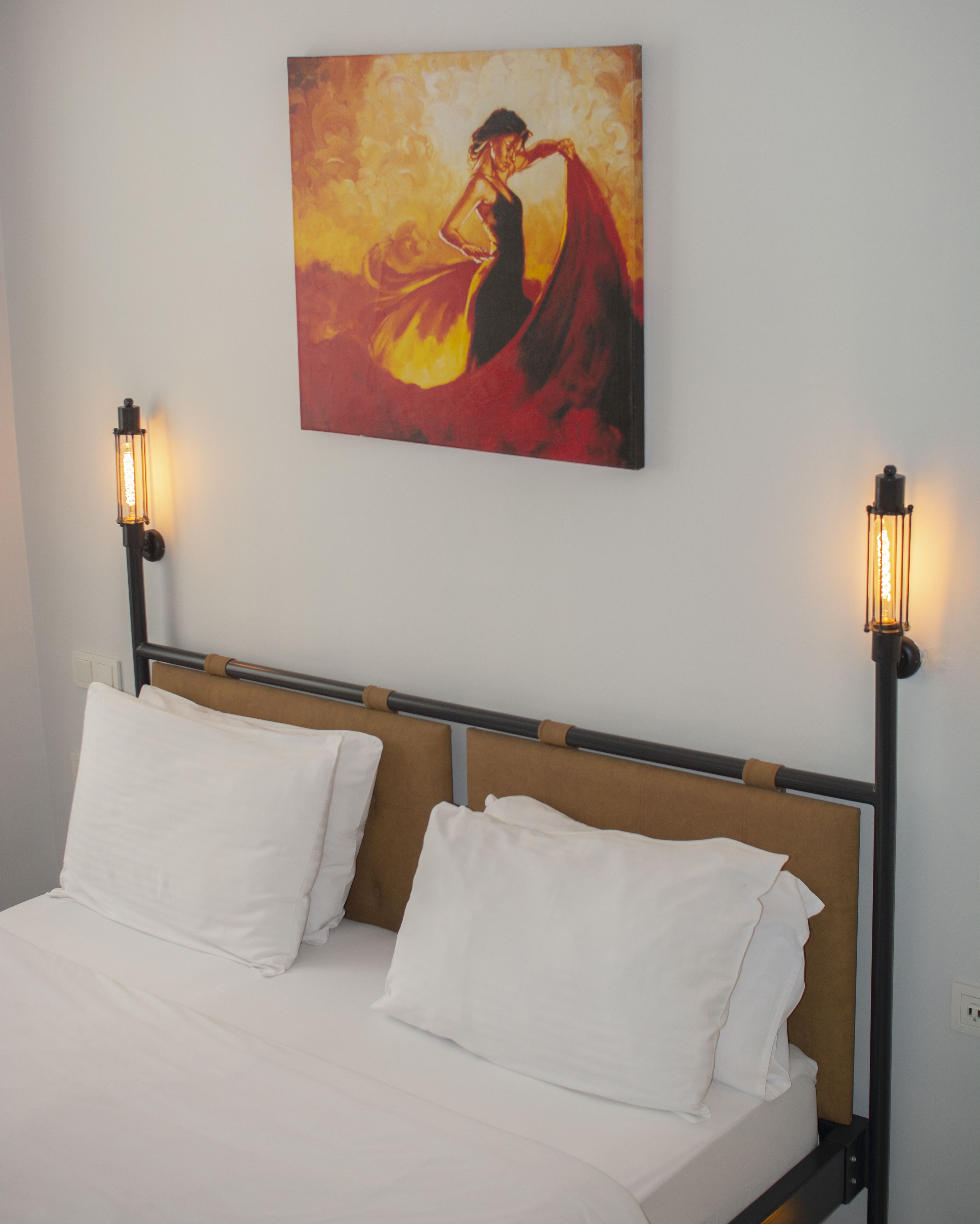 standard double room | premium bedding, minibar, in-room safe, desk