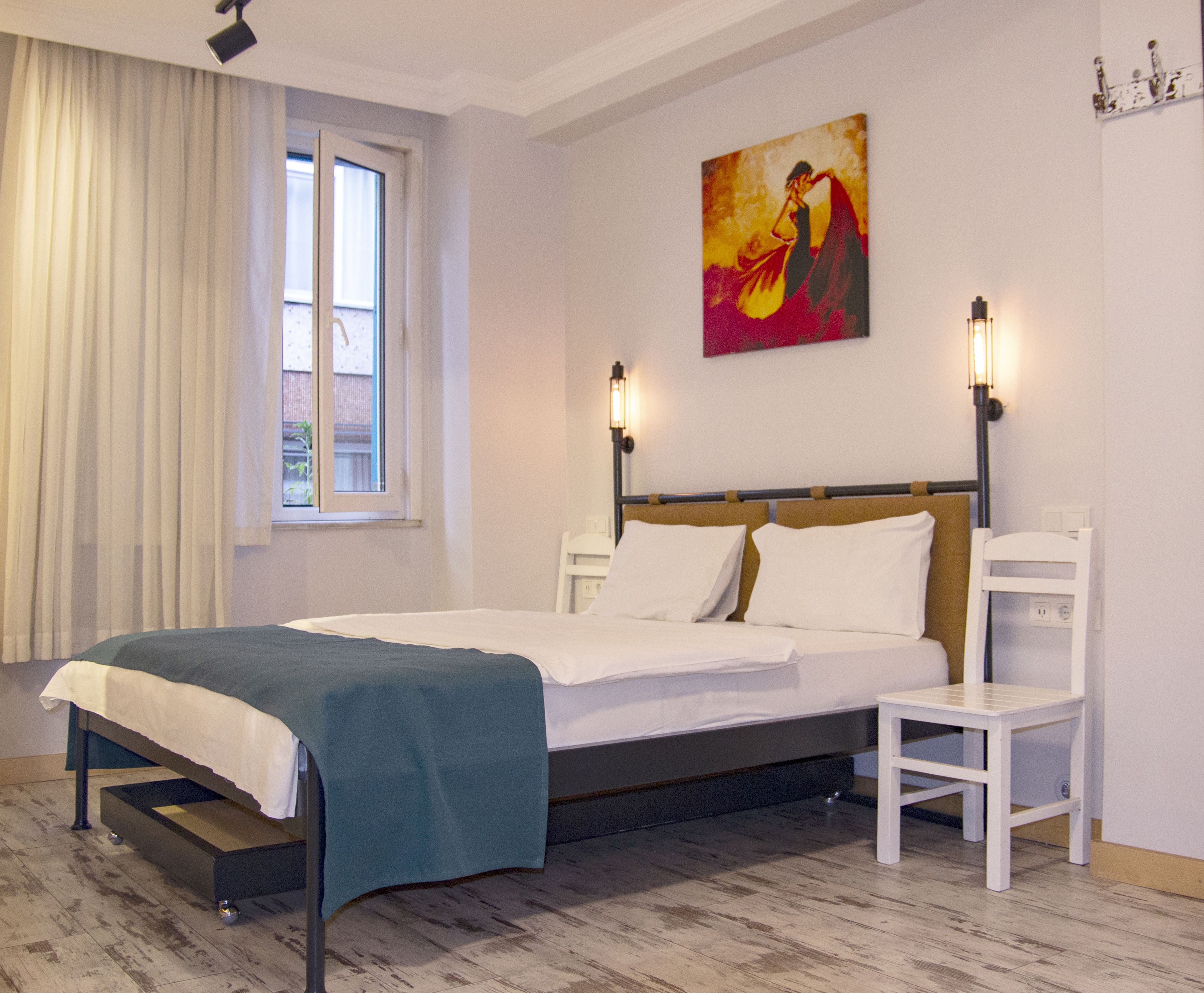 standard double room | premium bedding, minibar, in-room safe, desk