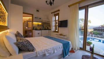 Studio | Bàn, bàn ủi/dụng cụ ủi quần áo, nôi (giường cho trẻ sơ sinh) miễn phí
