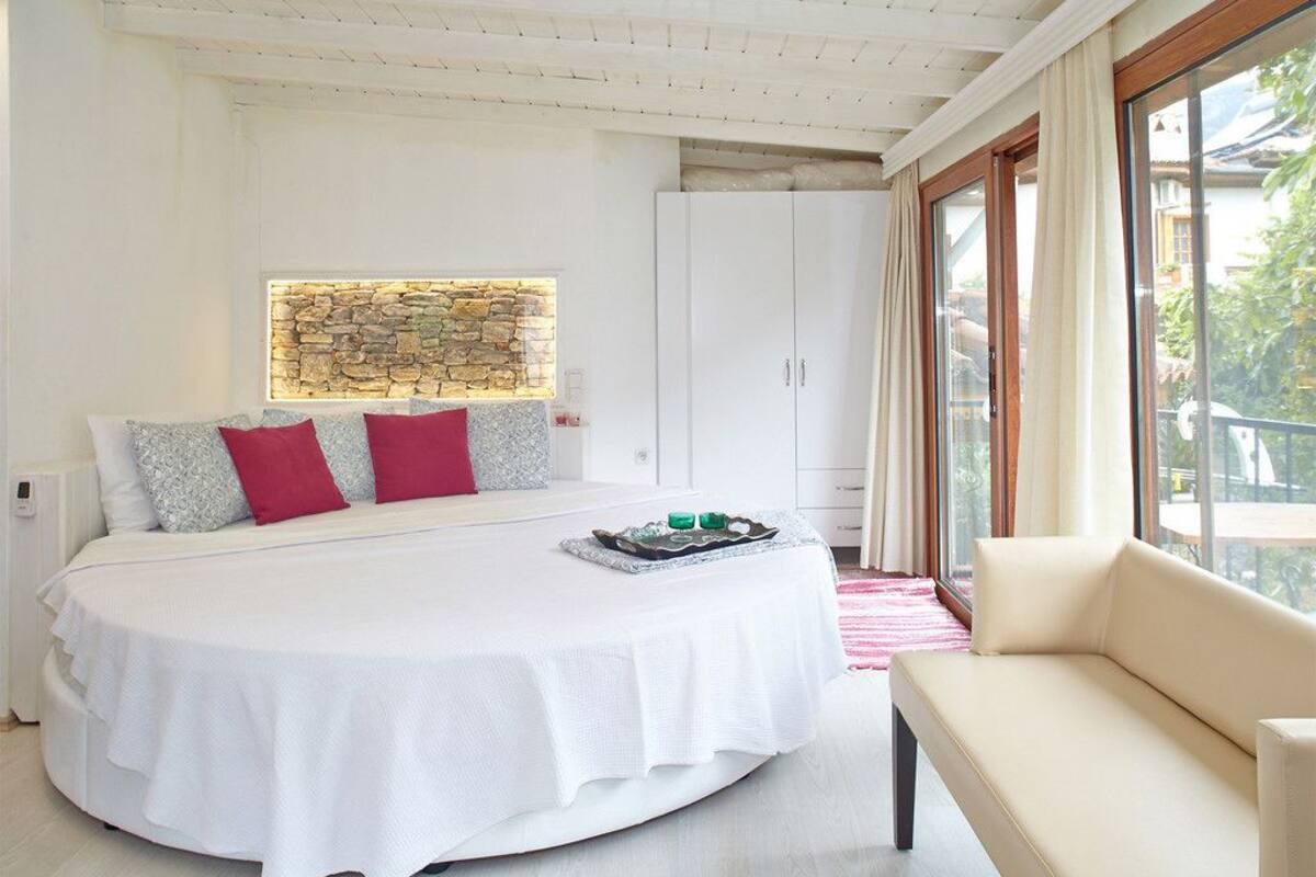 Habitación superior, chimenea | Escritorio, tabla de planchar con plancha, cunas gratuitas y wifi gratis