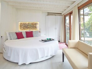 Superior Room, Fireplace | Desk, iron/ironing board, free cribs/infant beds, free WiFi - Villa Vali (Ula)