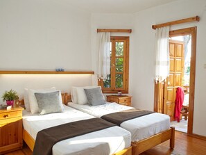 Villa, 2 soverom | Skrivebord, strykejern/-brett og barnesenger (inkludert)