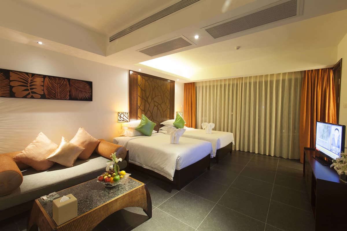 Deluxe Room With Garden View | Down comforters, in-room safe, desk, soundproofing