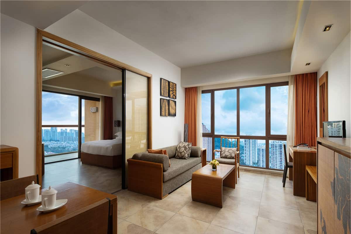 Deluxe Suite | Down comforters, in-room safe, desk, soundproofing
