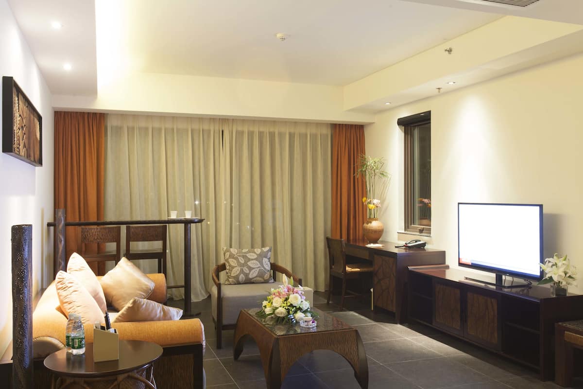 Family Suite | Down comforters, in-room safe, desk, soundproofing