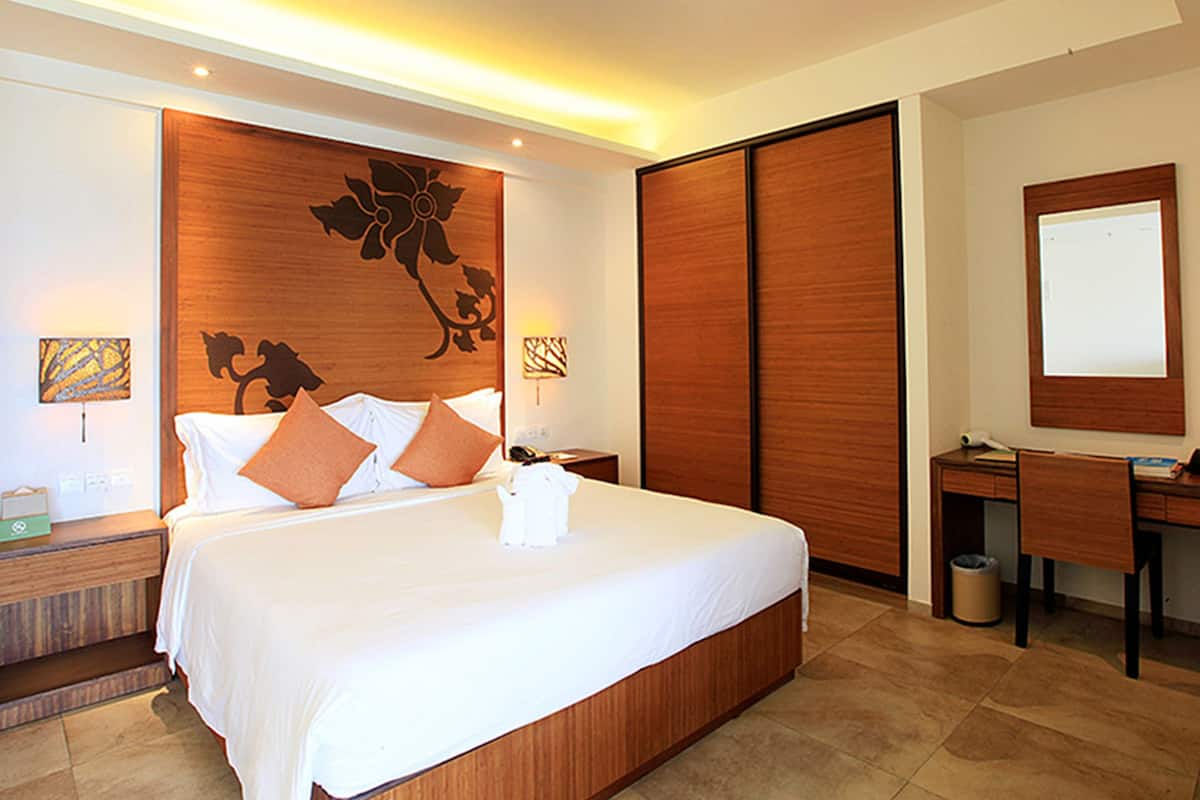 Superior Room with City View  | Down comforters, in-room safe, desk, soundproofing