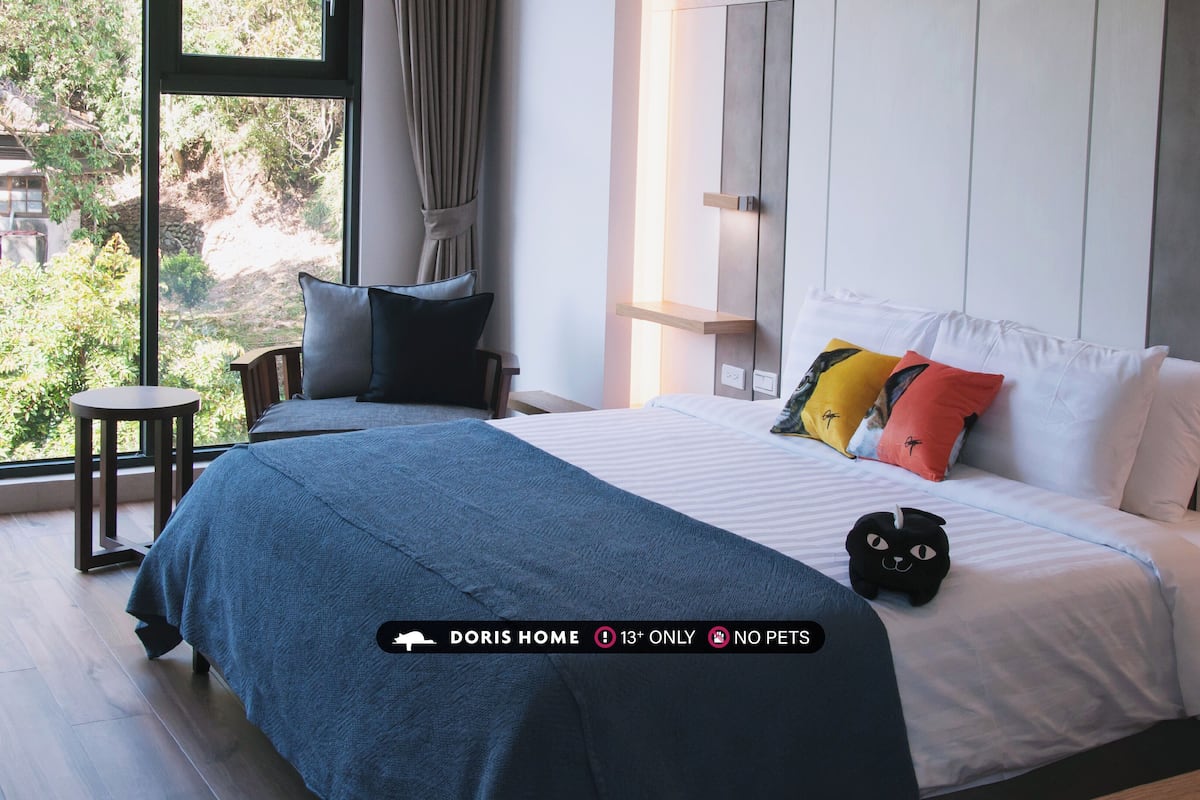 Deluxe Double Room, 1 Queen Bed, Non Smoking, Hill View