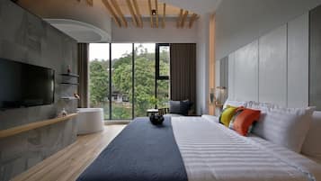 Deluxe tweepersoonskamer, 1 queensize bed, niet-roken, uitzicht op heuvels | Een bureau, een laptopwerkplek, verduisterende gordijnen