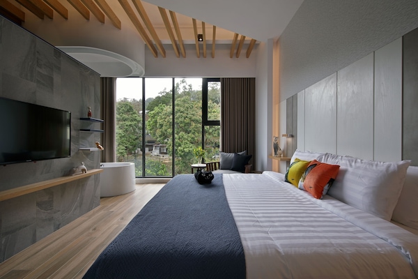 Deluxe Double Room, 1 Queen Bed, Non Smoking, Hill View | Desk, laptop workspace, blackout drapes, soundproofing