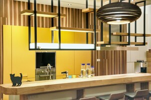 Refrigerador, cafetera/tetera, tetera/pava eléctrica