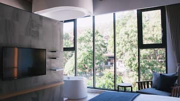 Bureau, espace de travail pour ordinateur portable, rideaux occultants