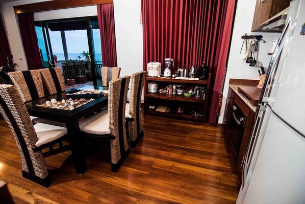 2-Bedroom Villa | In-room dining