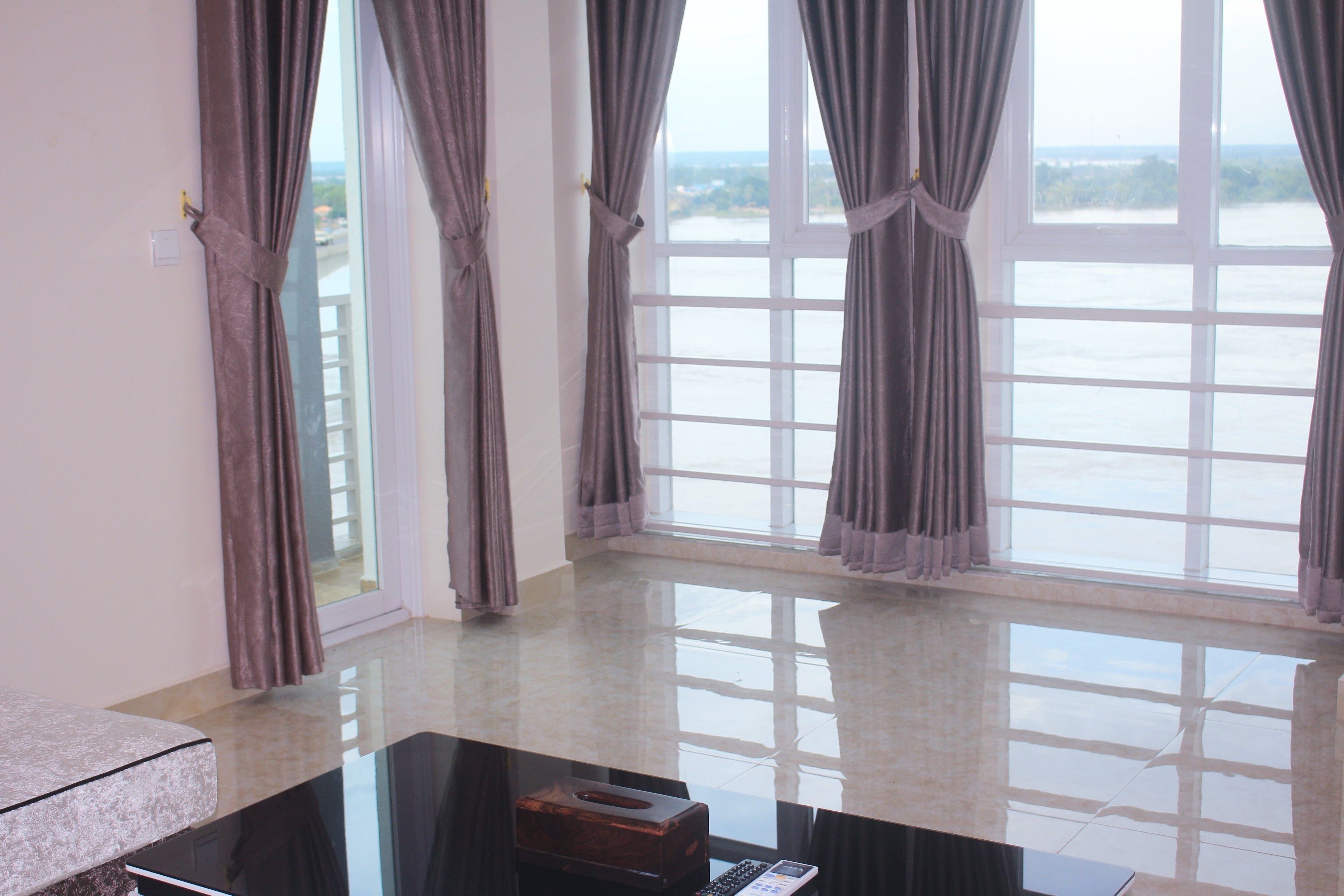 VIP Room | Living room | LCD TV