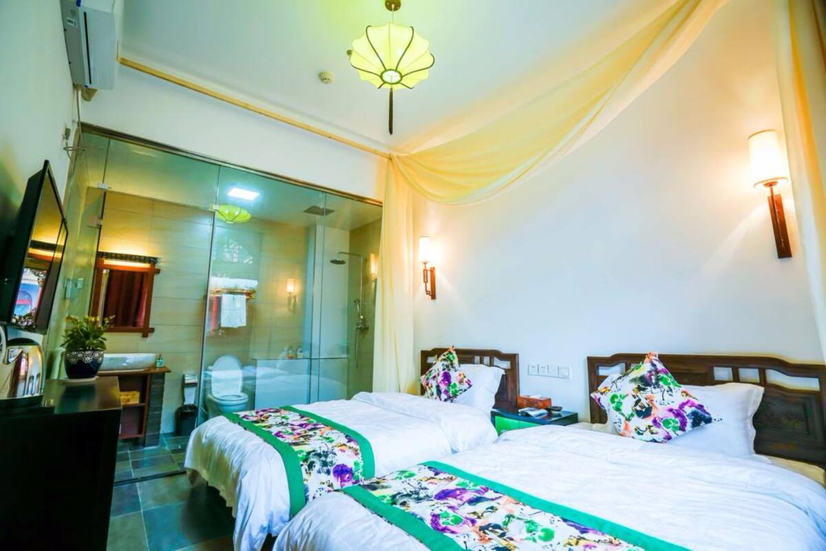 Desk, blackout curtains, free WiFi