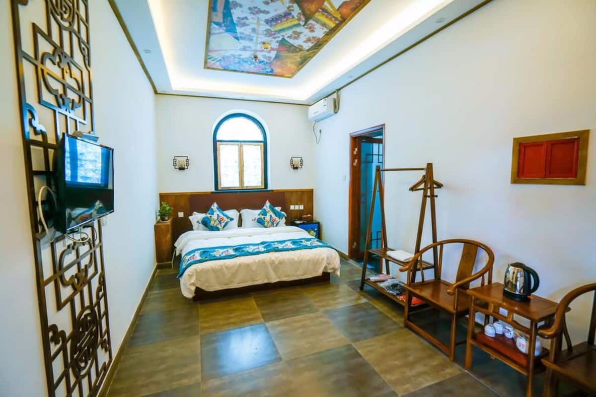 Desk, blackout curtains, free WiFi