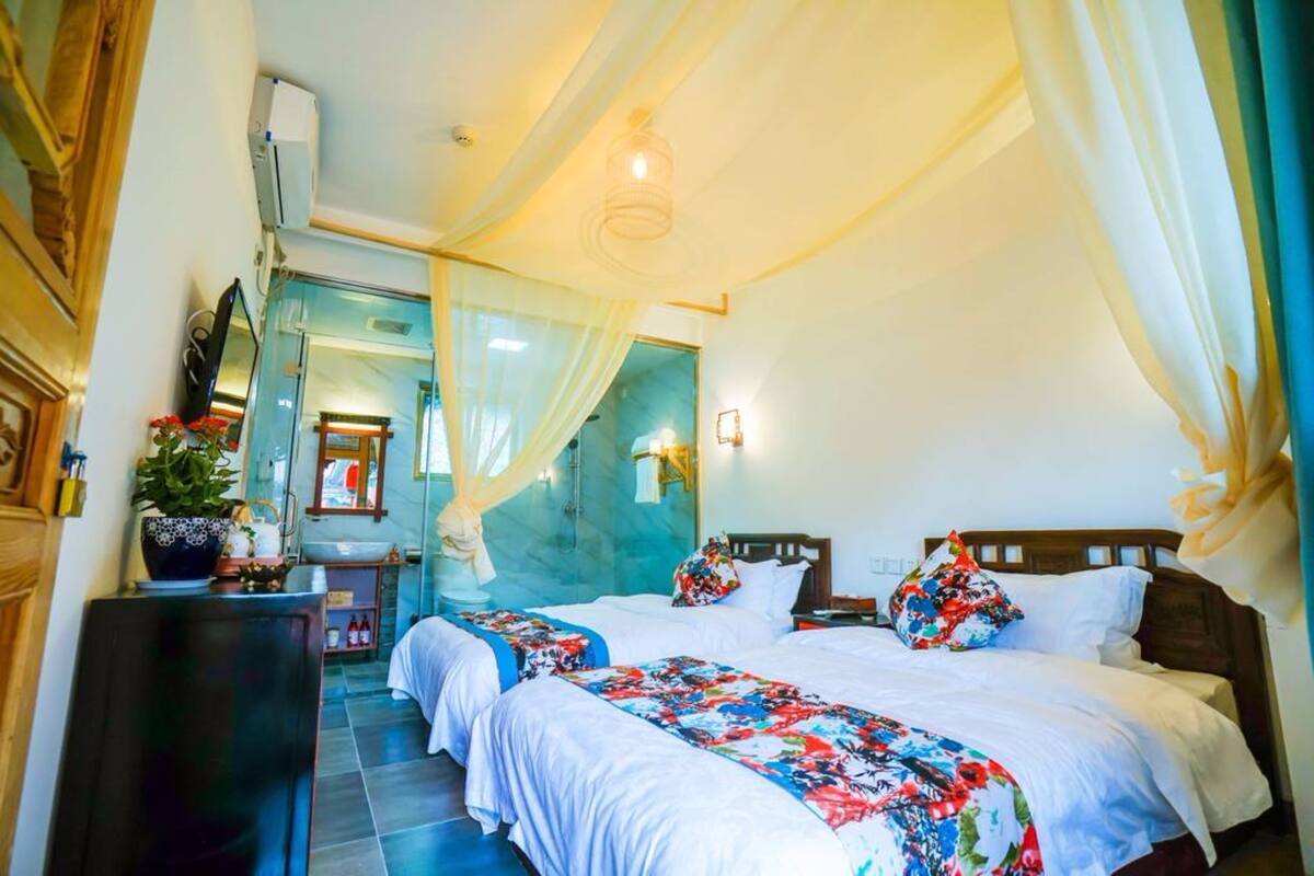 Desk, blackout curtains, free WiFi