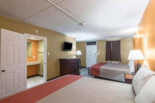 Quarto, 2 camas de casal | Escrivaninha, Wi-Fi de cortesia, roupa de cama
