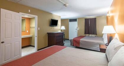 LoneStar Inn & Suites