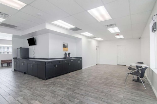 LoneStar Inn & Suites