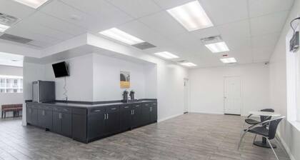 LoneStar Inn & Suites