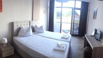 Premium bedding, desk, free cots/infant beds, free WiFi