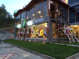 Deluxe Tek Büyük veya İki Ayrı Yataklı Oda, Deniz Manzaralı | Konaklama yerinin ön cephesi