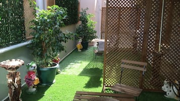 Literie de qualité supérieure, bureau, lits bébé (gratuits)