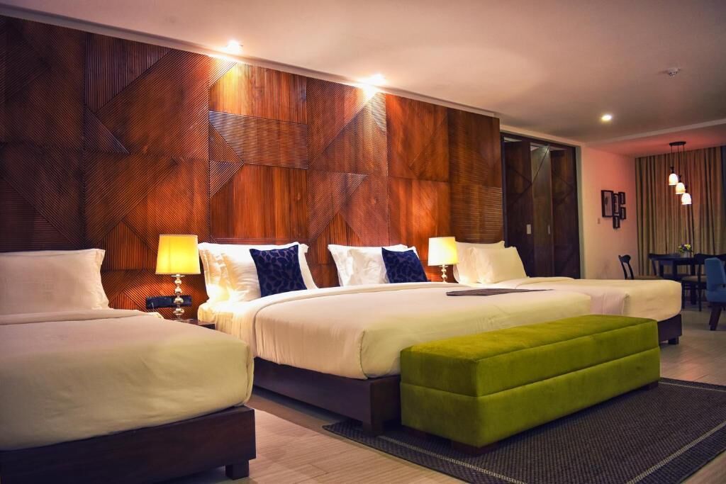 Minibar, caja fuerte, escritorio y wifi gratis