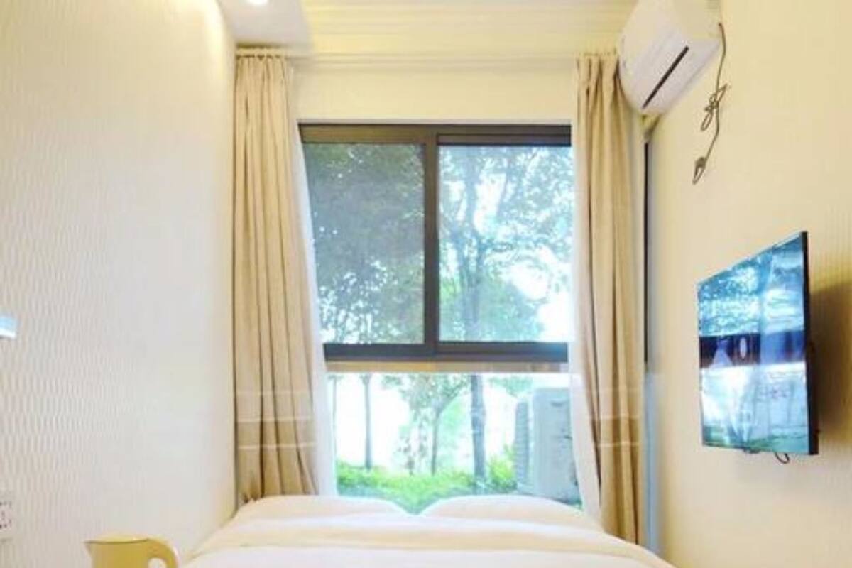 Desk, blackout drapes, free WiFi